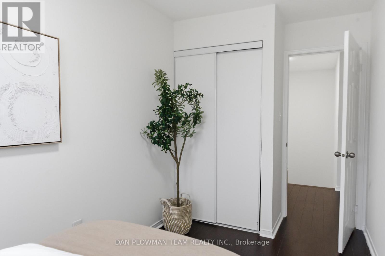 23 BLUNDEN ROAD - 24