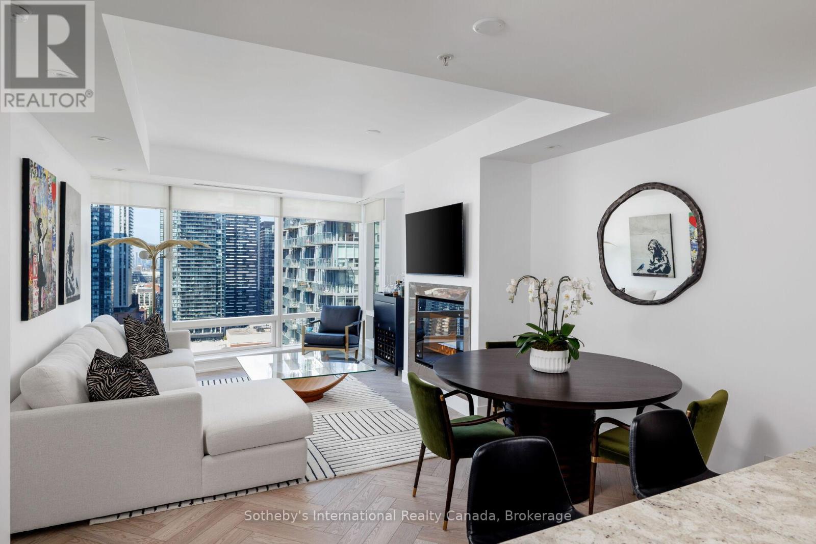 Photo of 180 University Avenue