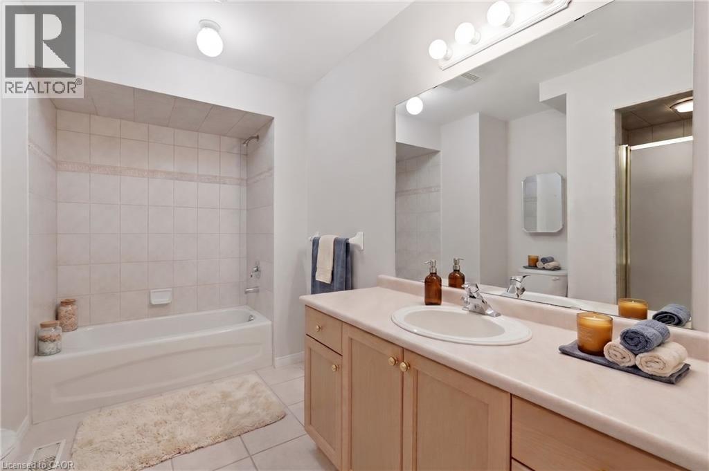 #41 212 STONEHENGE Drive - Image 18