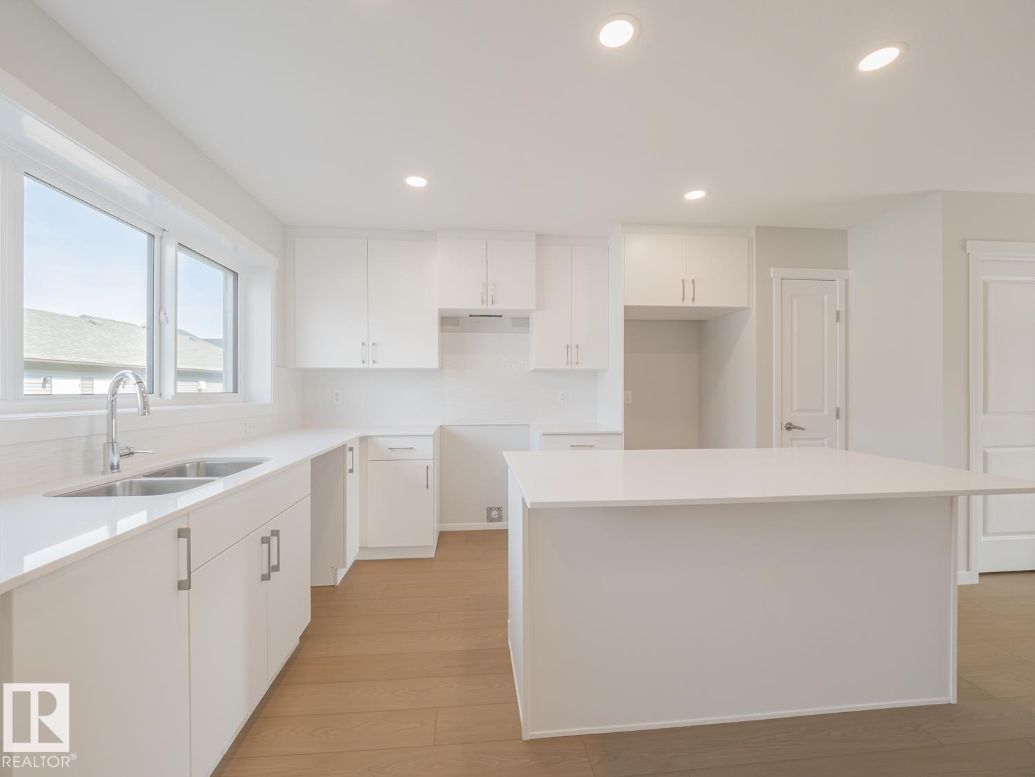 17664 69A ST NW - 16