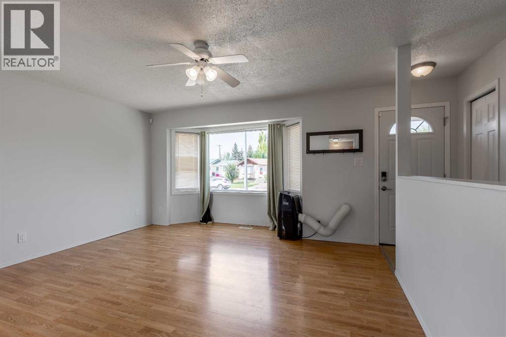 5105 2 Street - 5
