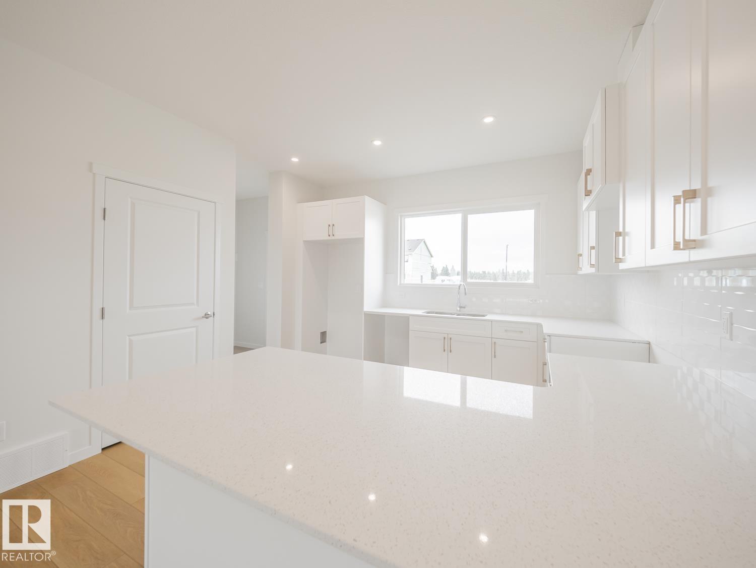 19608 30 AV NW - Image 15