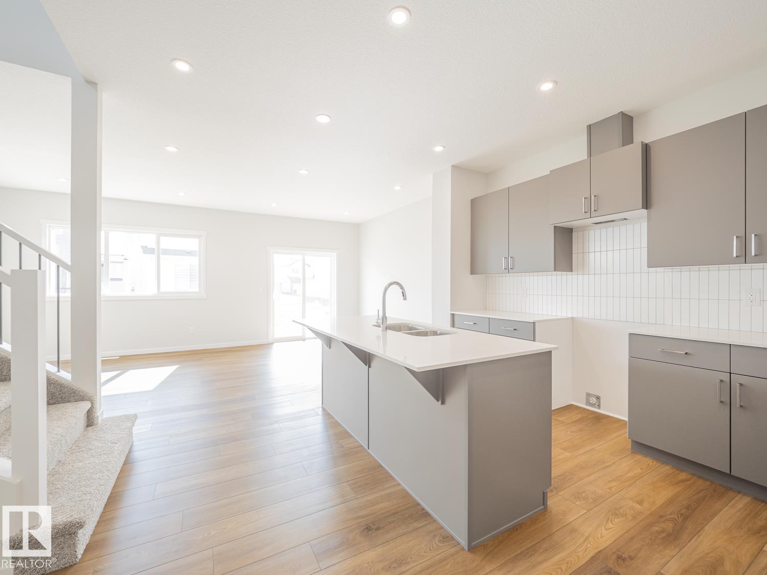 2204 193 ST NW - 10