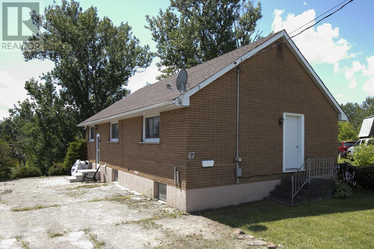 47 Fairview AVE - 1