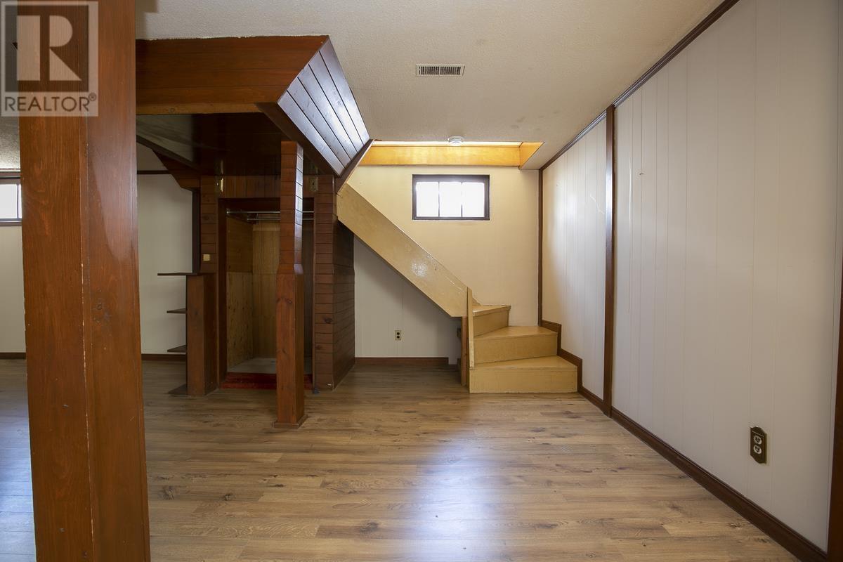 47 Fairview AVE - 32