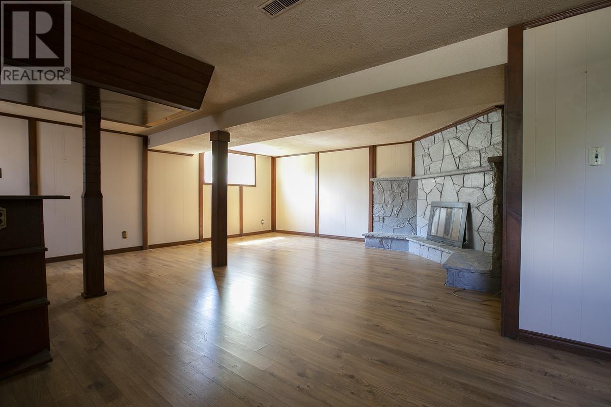 47 Fairview AVE - 36