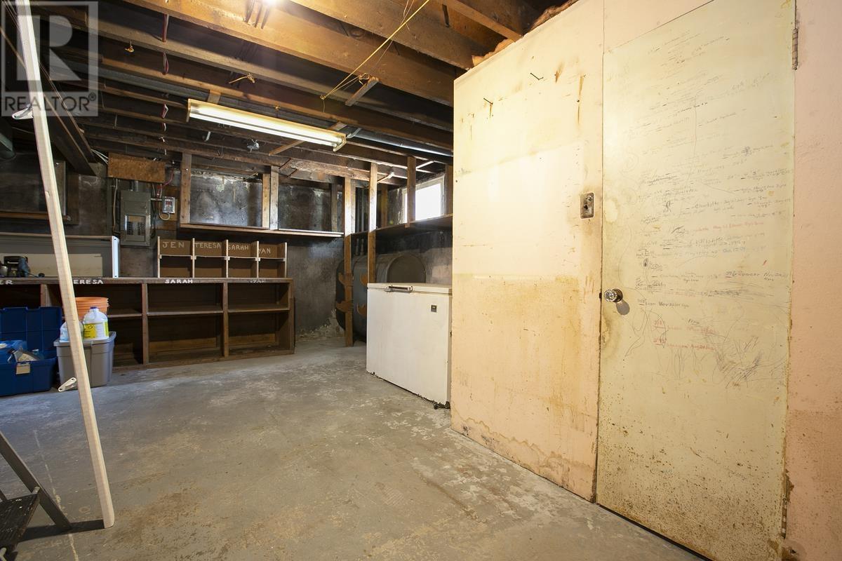 47 Fairview AVE - 38
