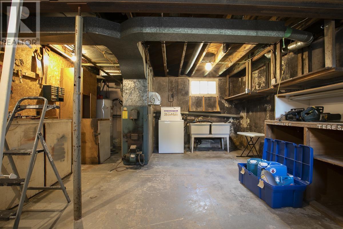 47 Fairview AVE - 40