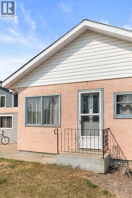 802 2 Street SE - 3