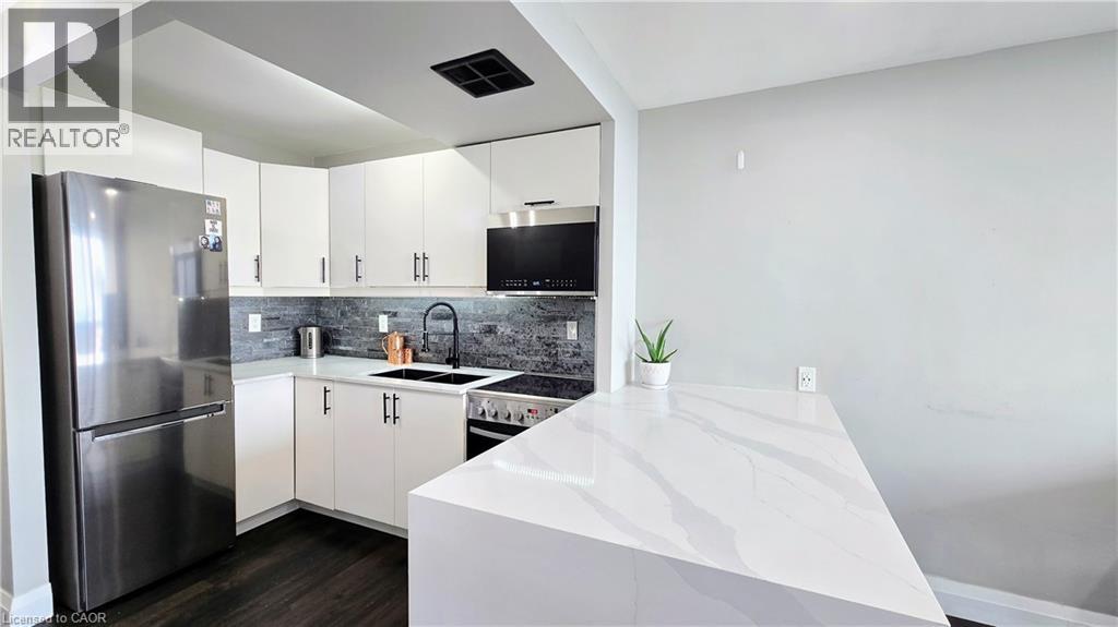 #3003 150 CHARLTON Avenue E - 6