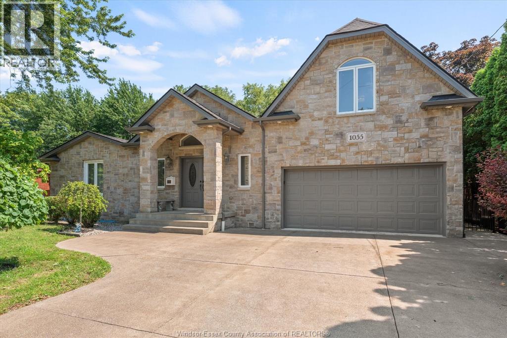 1055 ROSELAND DRIVE South