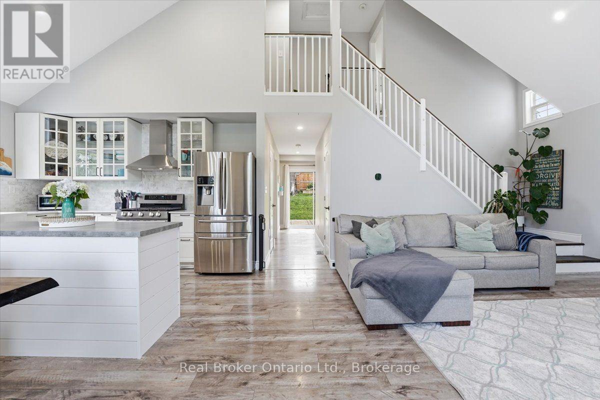 1A CLARENCE AVENUE - 16