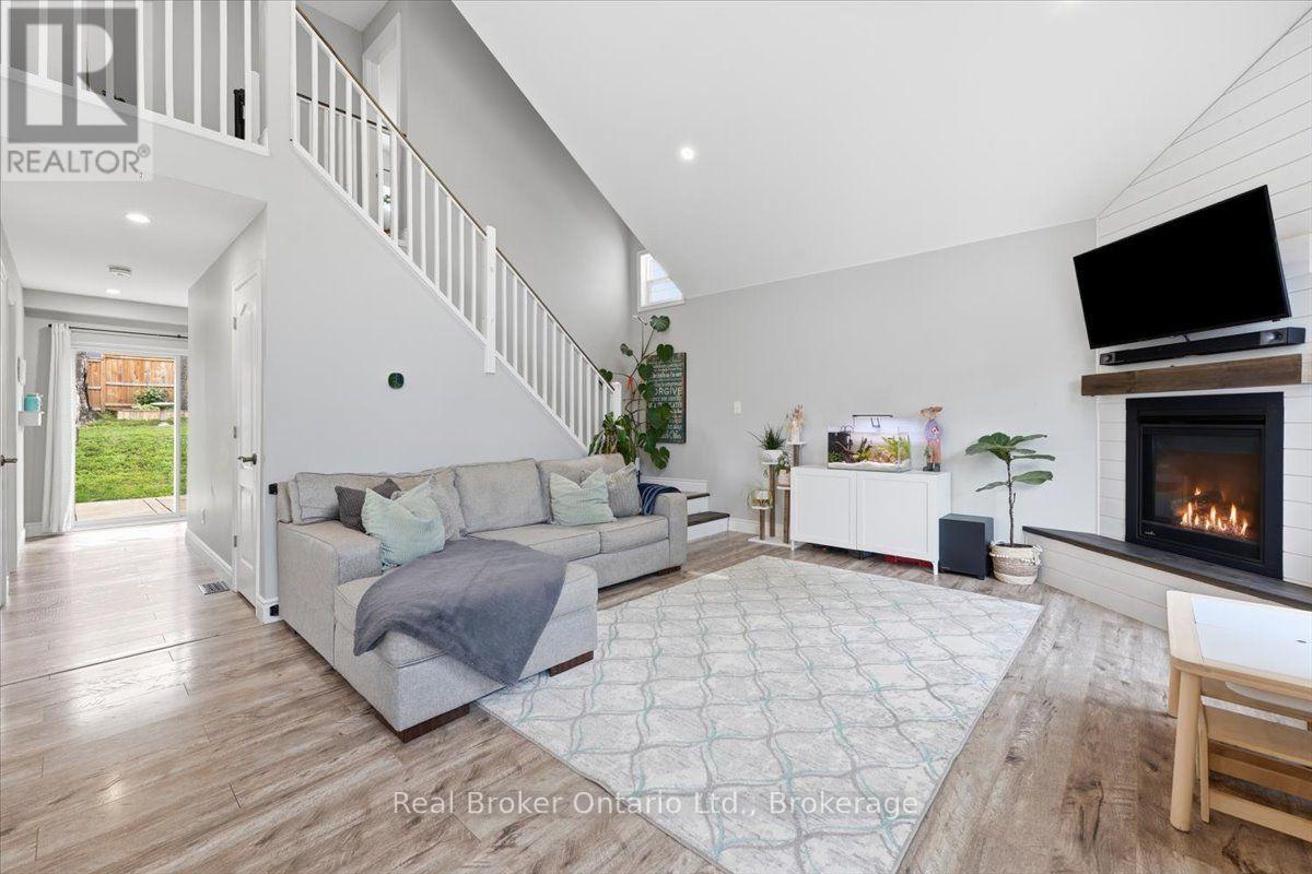 1A CLARENCE AVENUE - 17