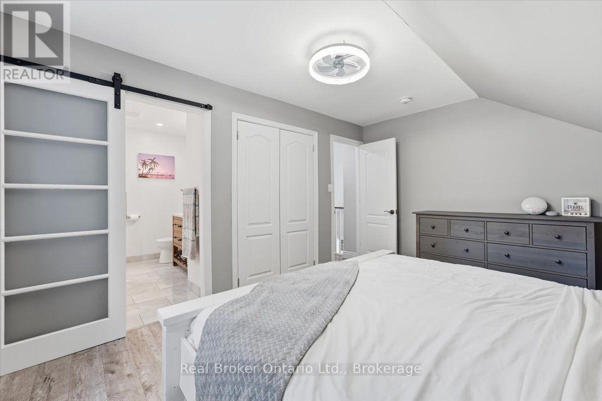 1A CLARENCE AVENUE - 26