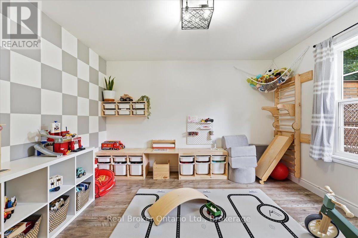 1A CLARENCE AVENUE - 7