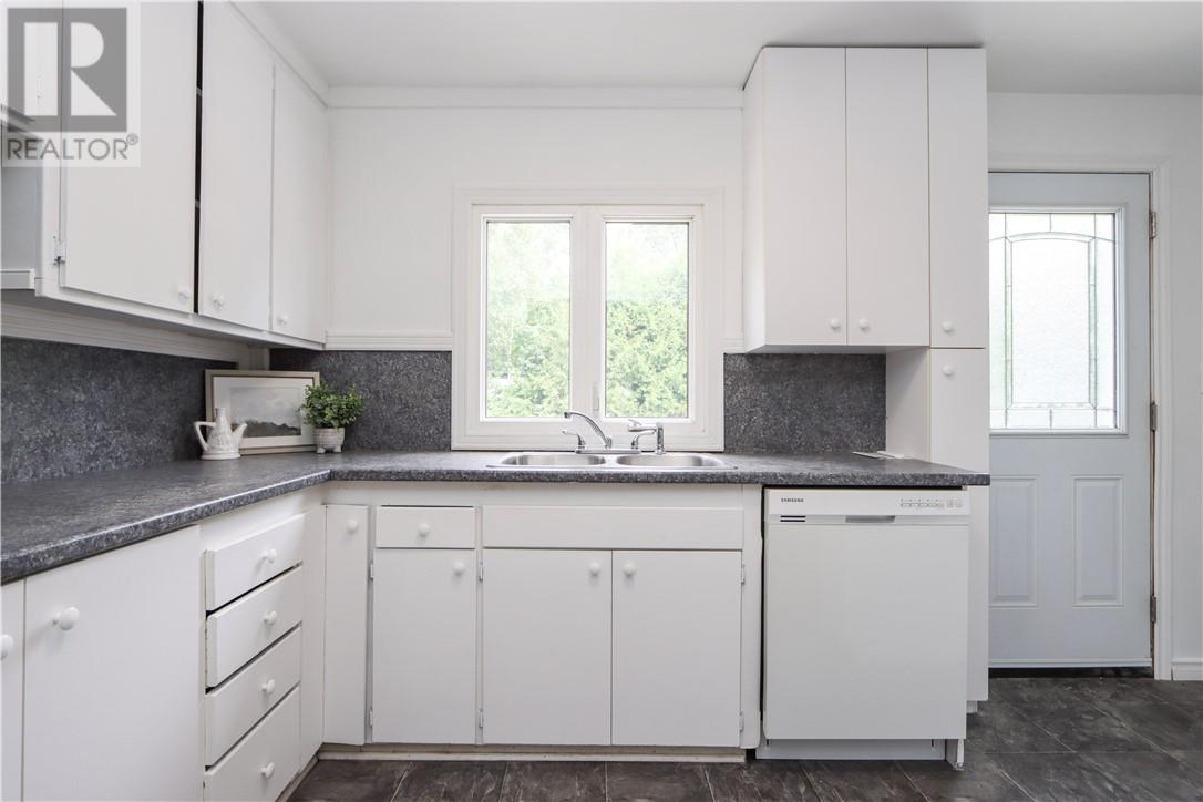 38 Gill Avenue - 14