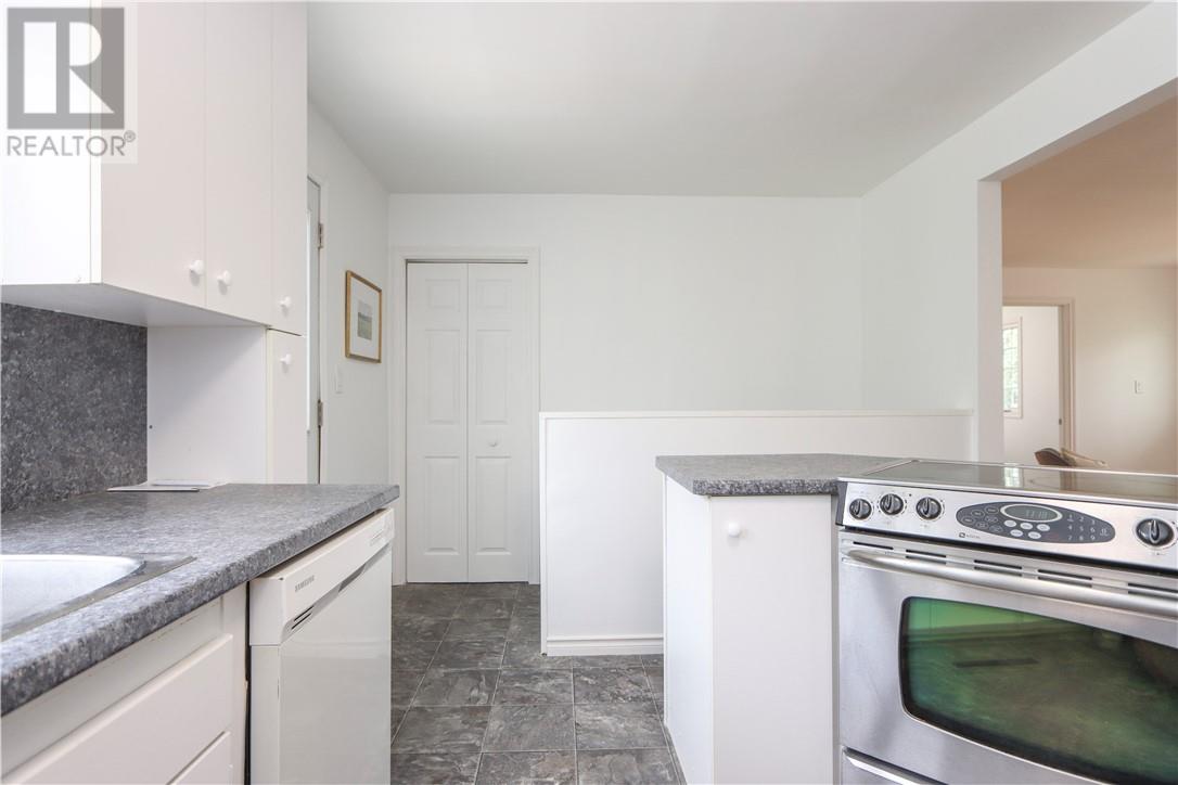 38 Gill Avenue - 16