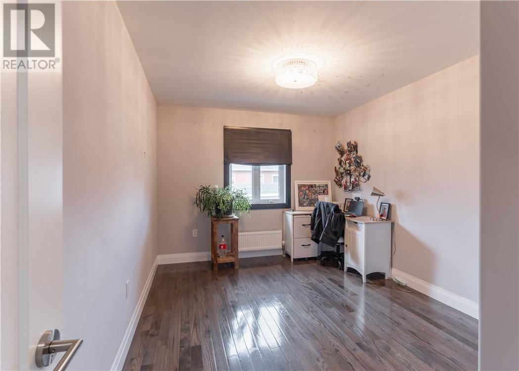 568 Howey Drive - 8