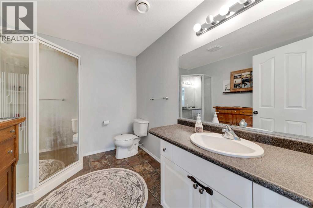2001 47A Avenue Close - Image 35