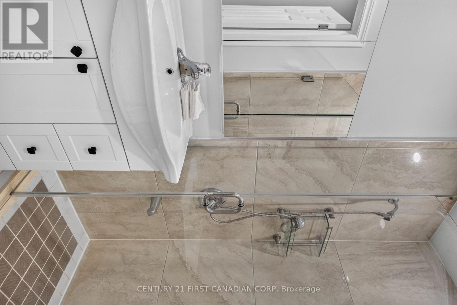 384 WHARNCLIFFE ROAD S - Image 23