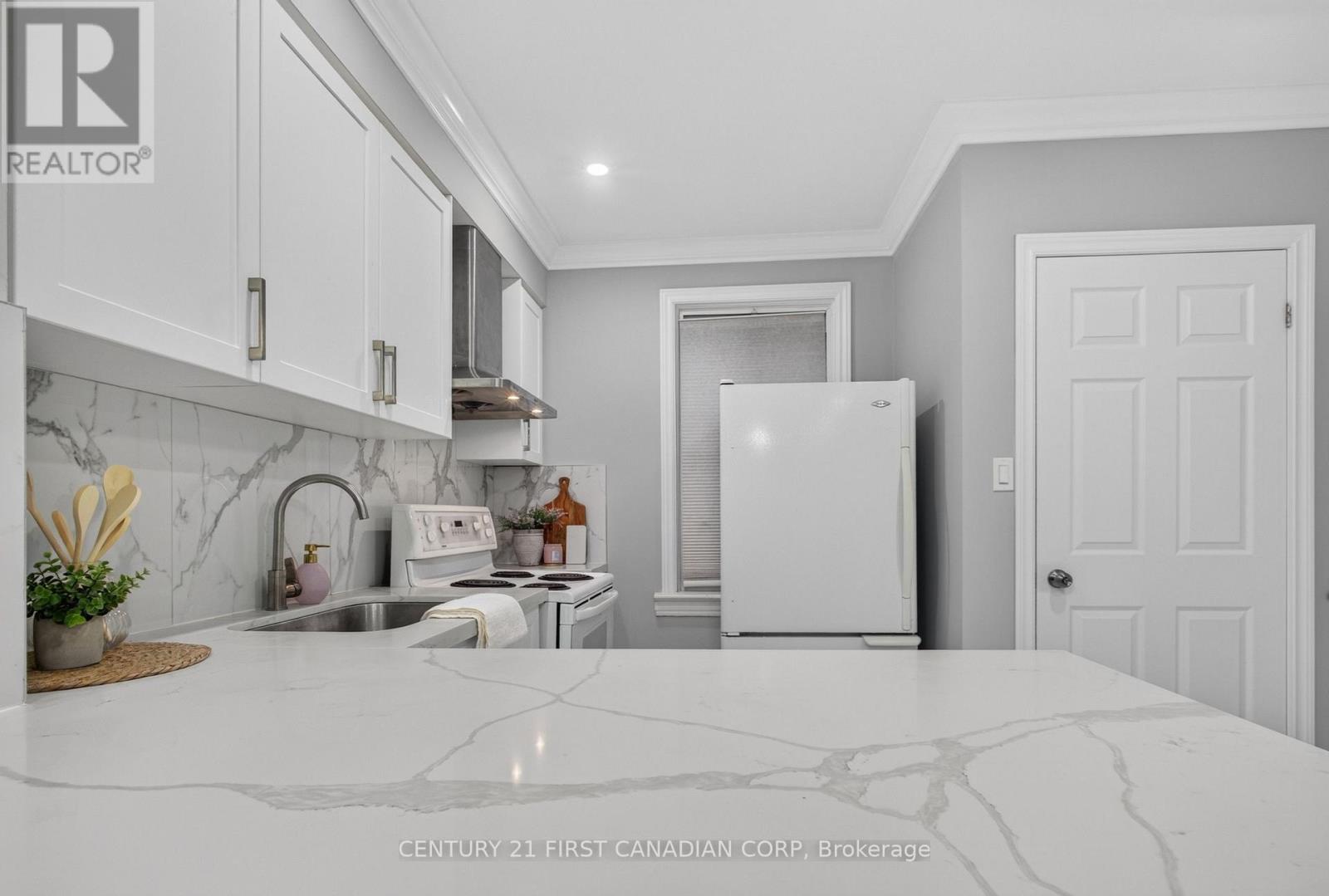 384 WHARNCLIFFE ROAD S - Image 6