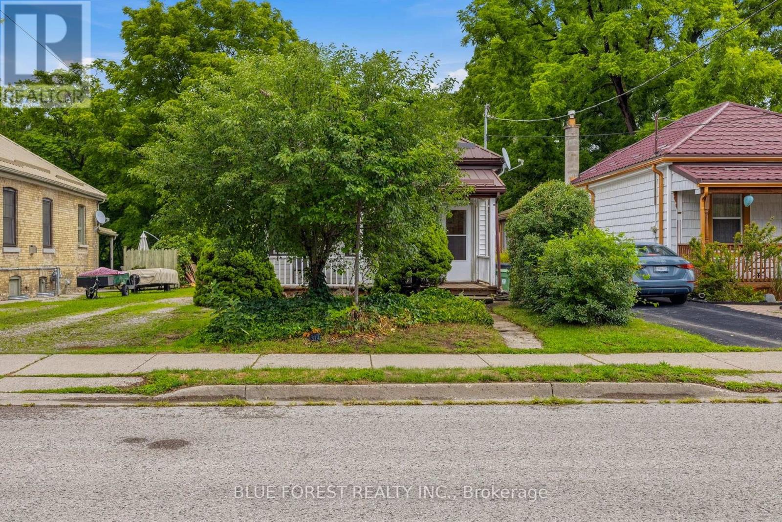 548 ELIZABETH STREET - 2