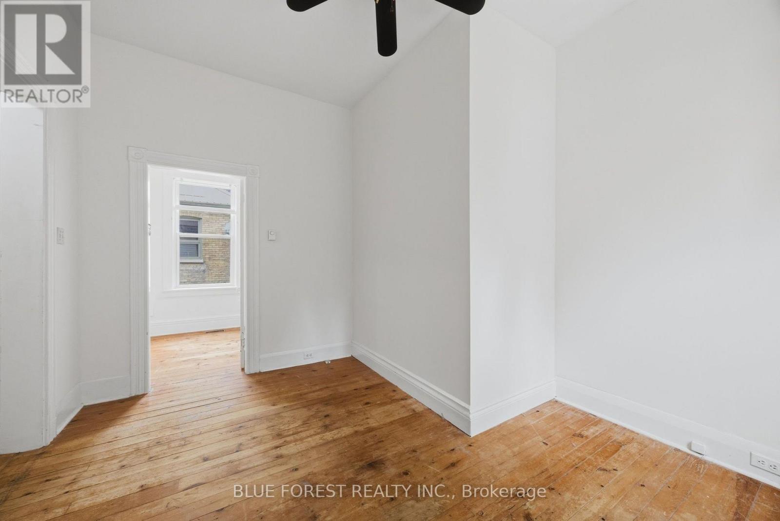548 ELIZABETH STREET - 23