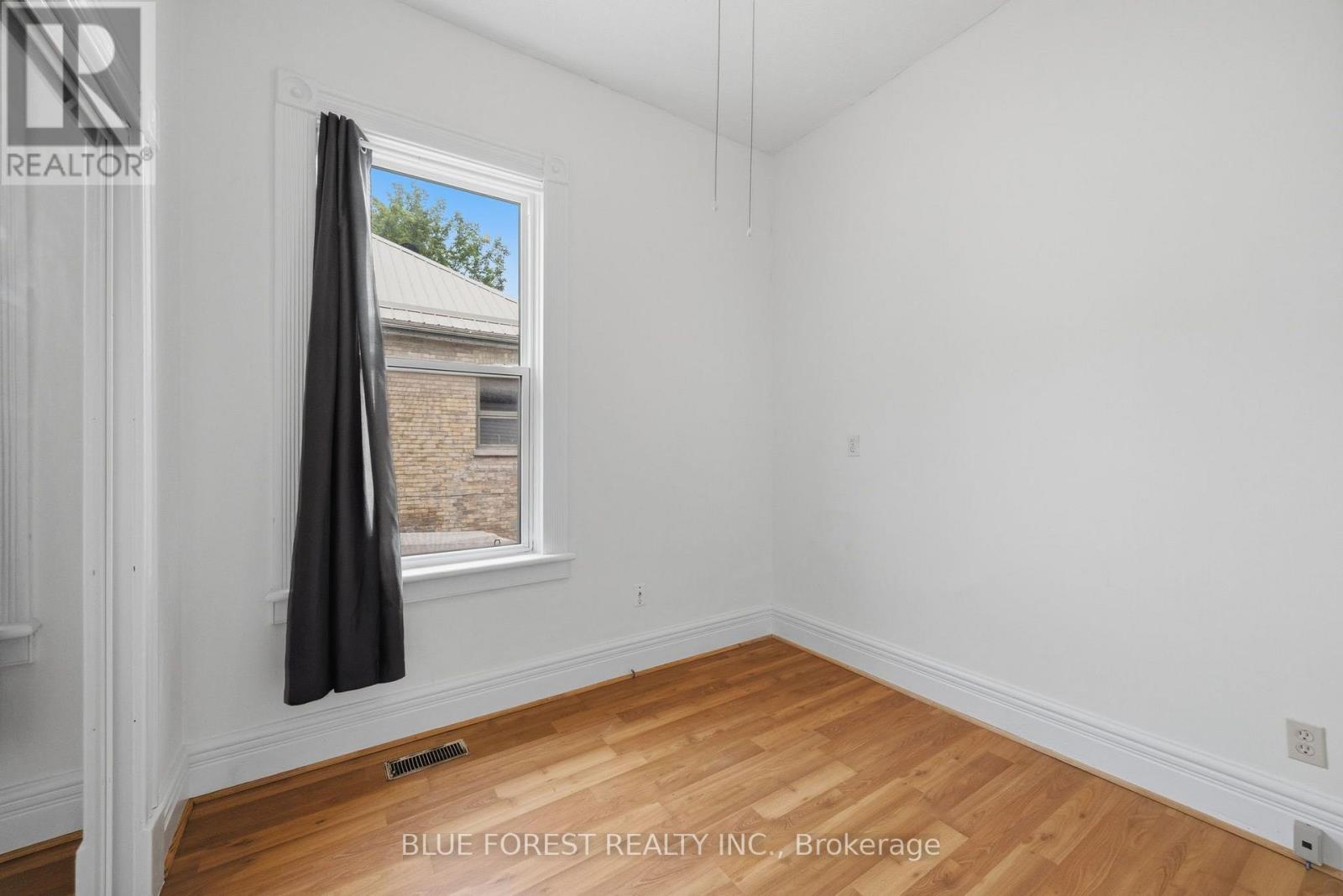 548 ELIZABETH STREET - 26