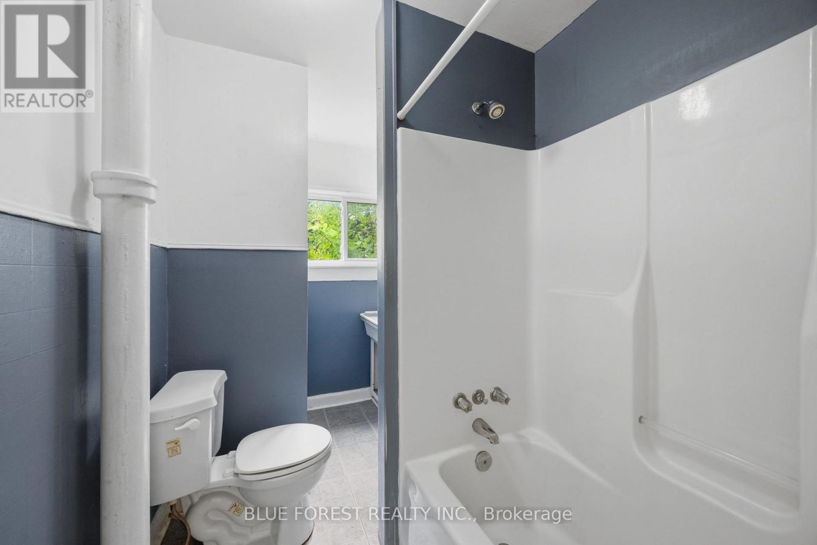 548 ELIZABETH STREET - Image 34