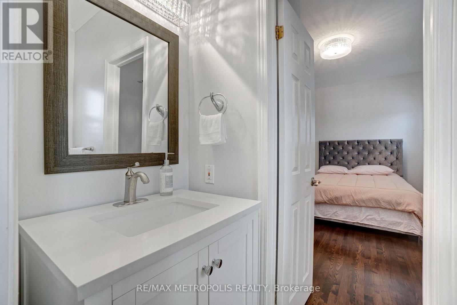 1872 APPLEVIEW ROAD - 22