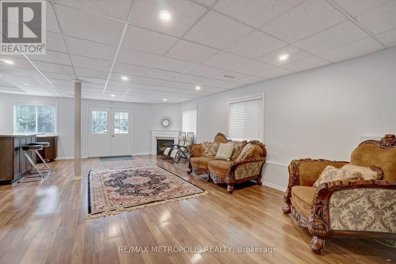 1872 APPLEVIEW ROAD - 30