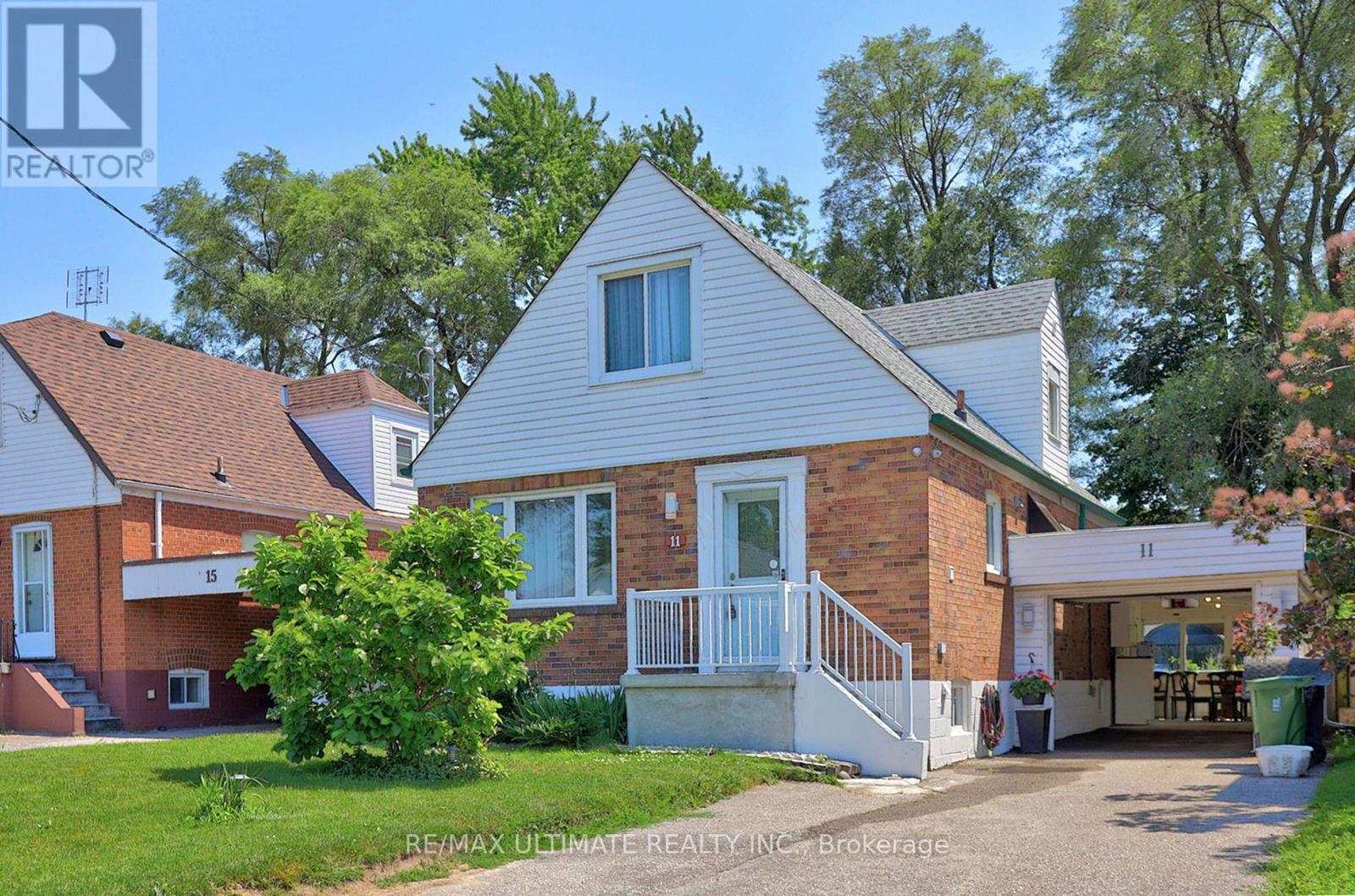 11 MIDHOLM DRIVE - 2