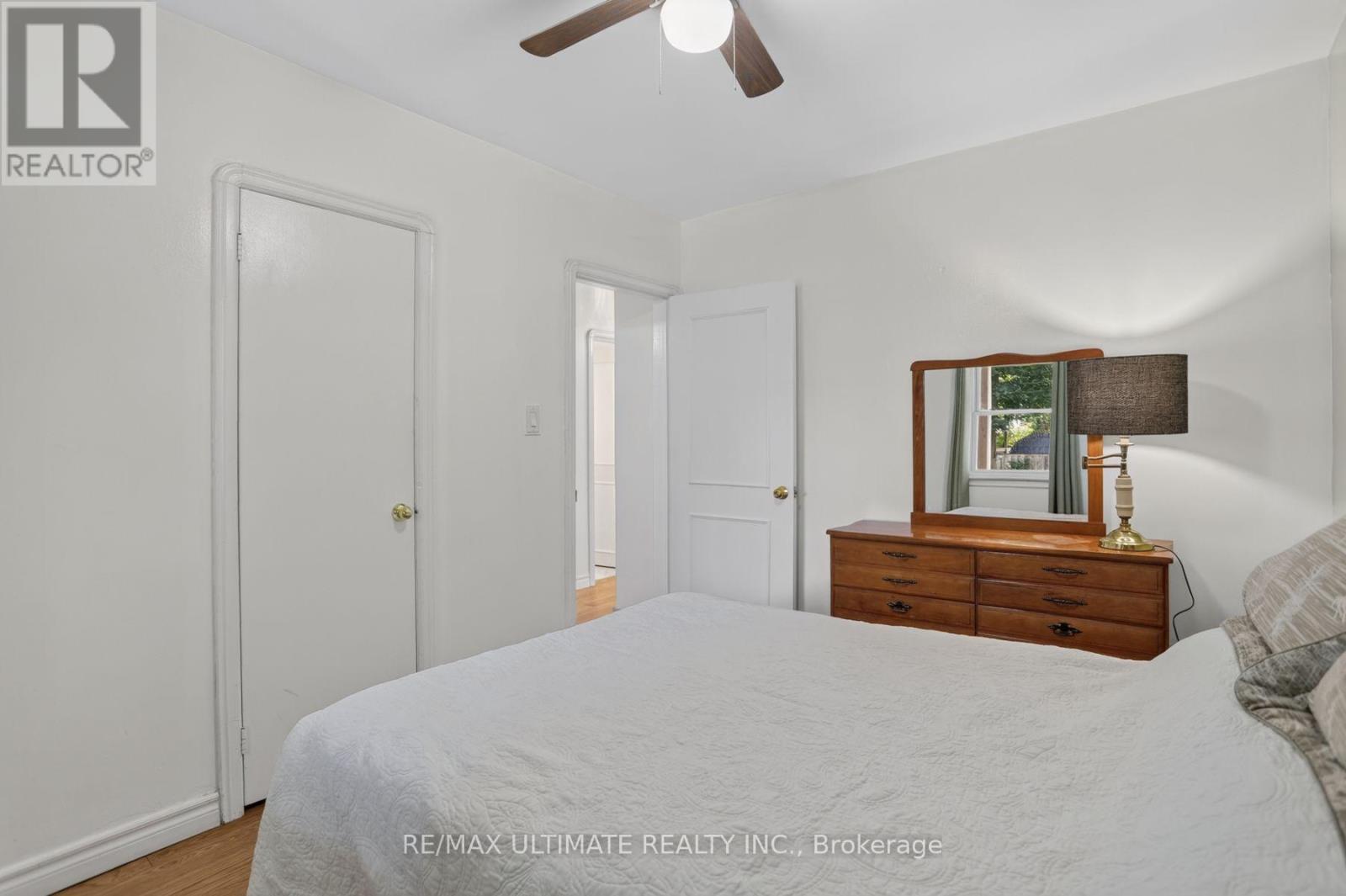 11 MIDHOLM DRIVE - 22
