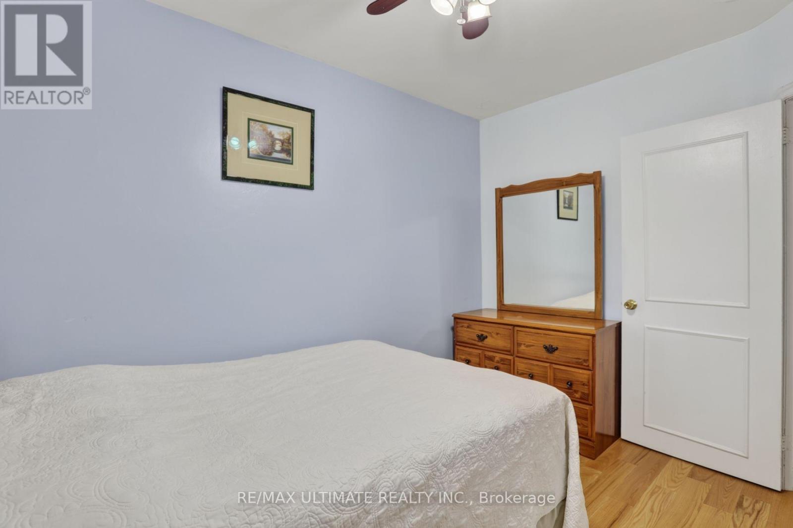 11 MIDHOLM DRIVE - 26