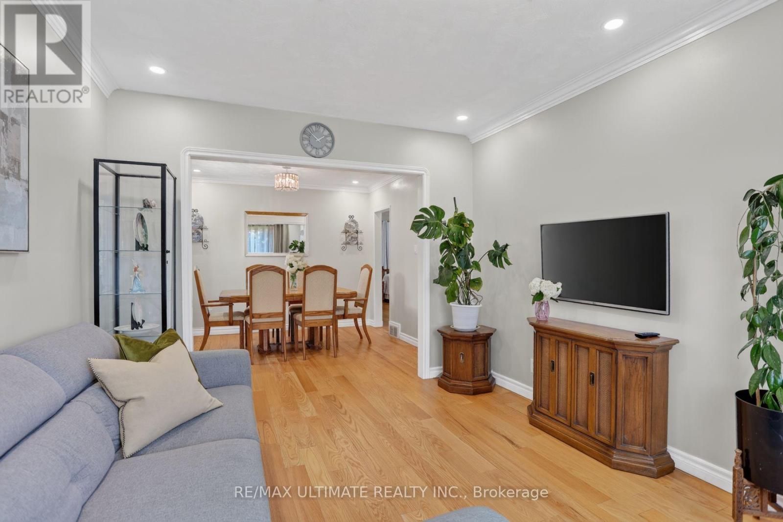 11 MIDHOLM DRIVE - 9