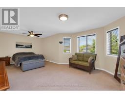 Family room - 4 Gold Park Gate, Essa, ON L3W0C2 Photo 6