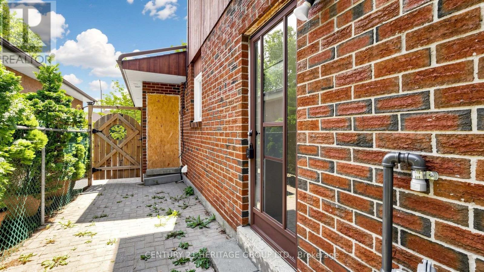 52 LUND STREET - 33