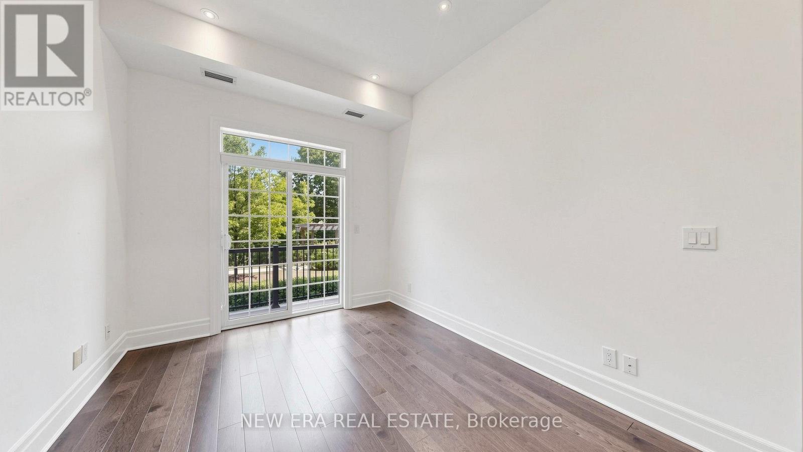 #108 2300 UPPER MIDDLE ROAD W - 20