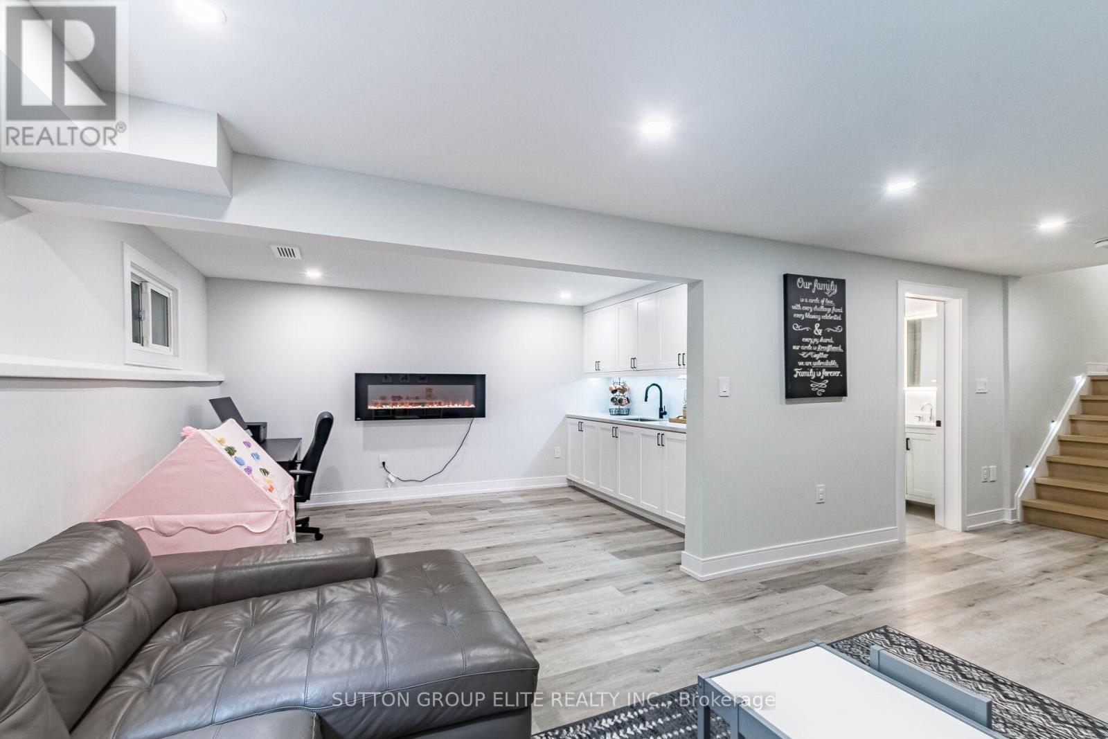 1009 IBAR WAY - 35