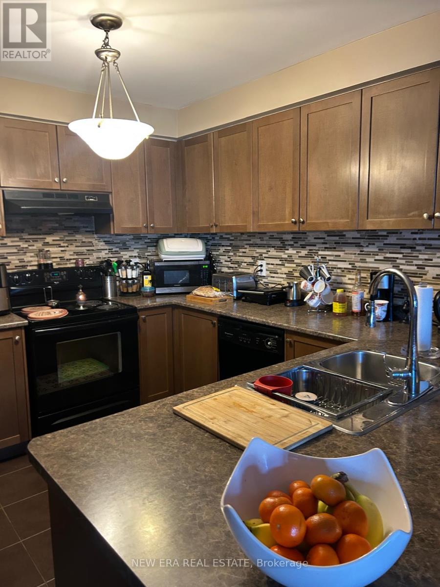 225 SCHREYER CRESCENT - 2