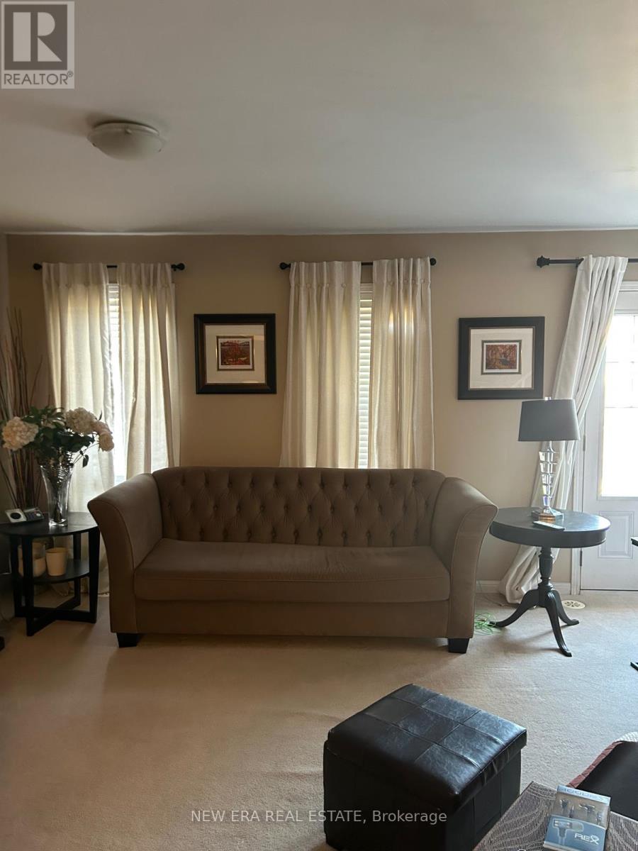 225 SCHREYER CRESCENT - 4