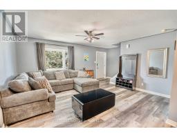 15 Jennings Drive, Penetanguishene, ON L9M1K1 Photo 9