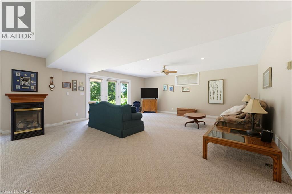 301 GOVERNORS Road E - 15