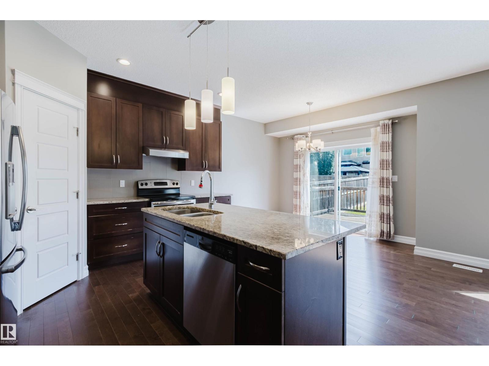 15839 10 AV SW - 15