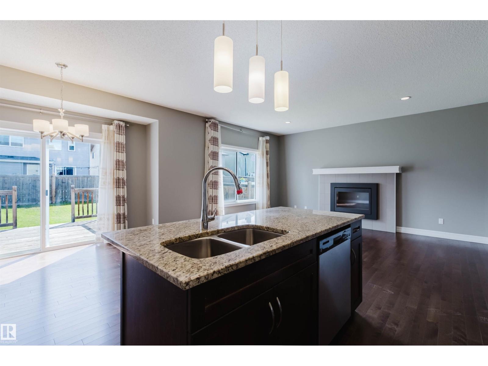 15839 10 AV SW - 16