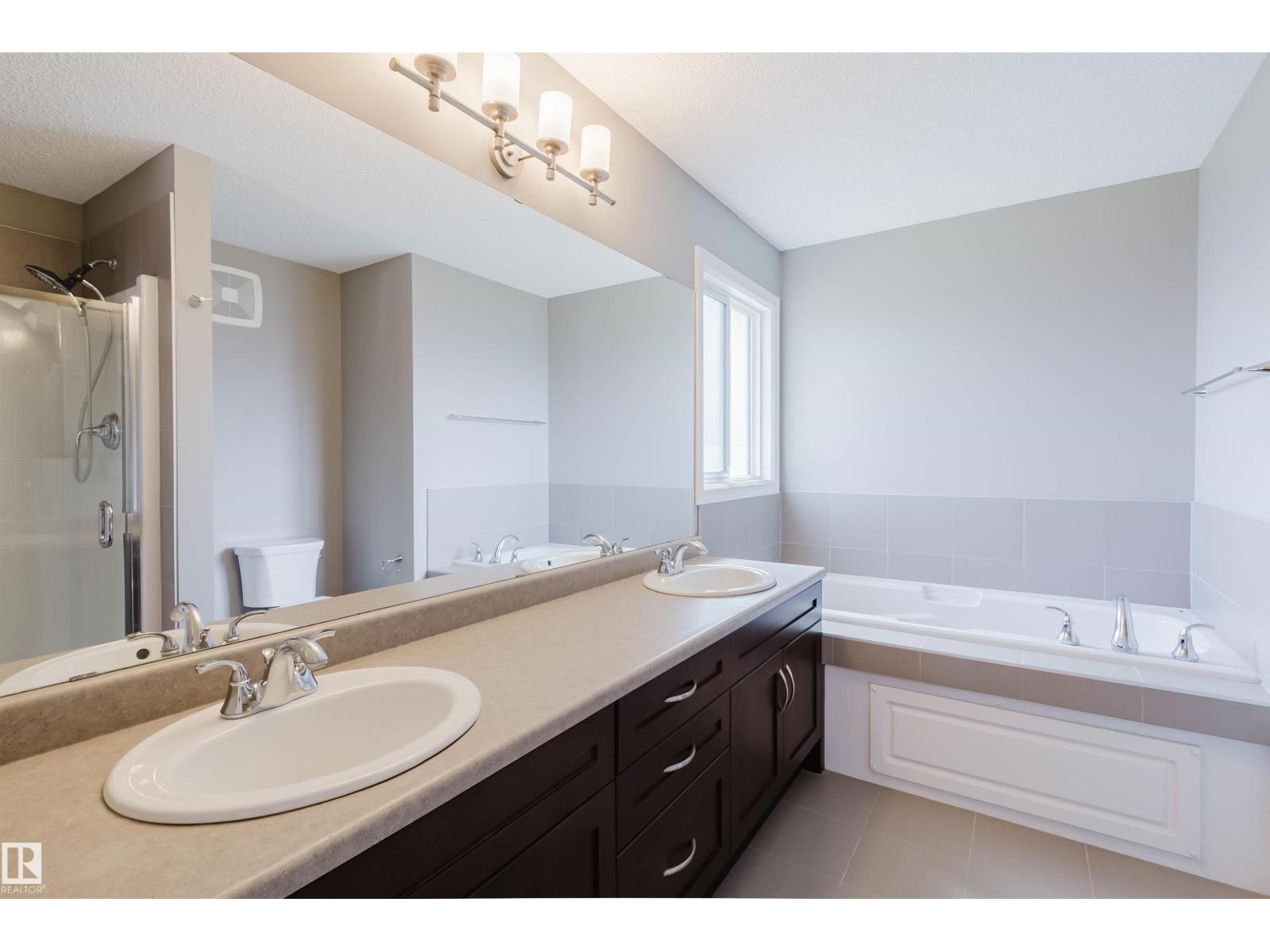 15839 10 AV SW - 28