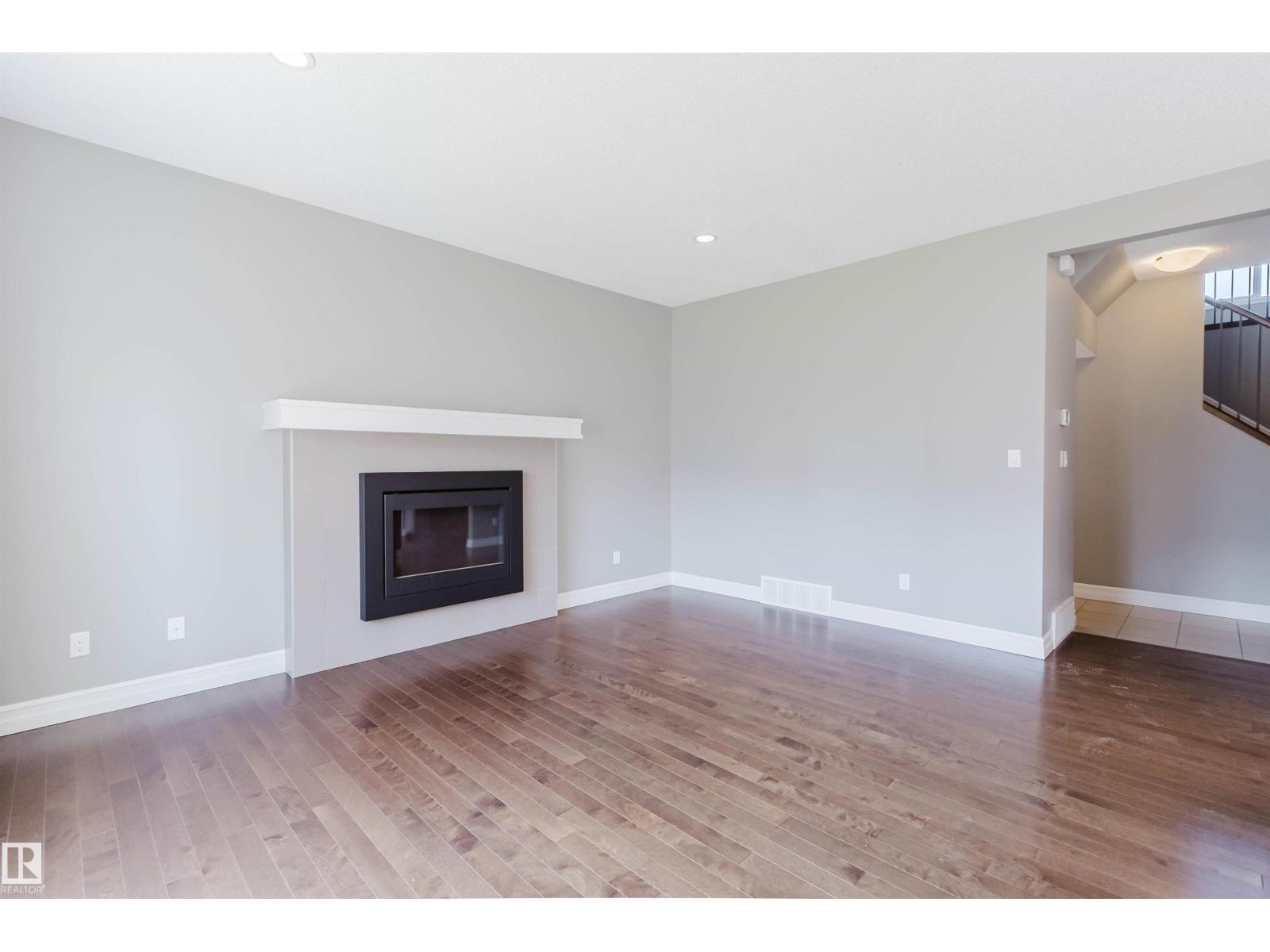 15839 10 AV SW - 4