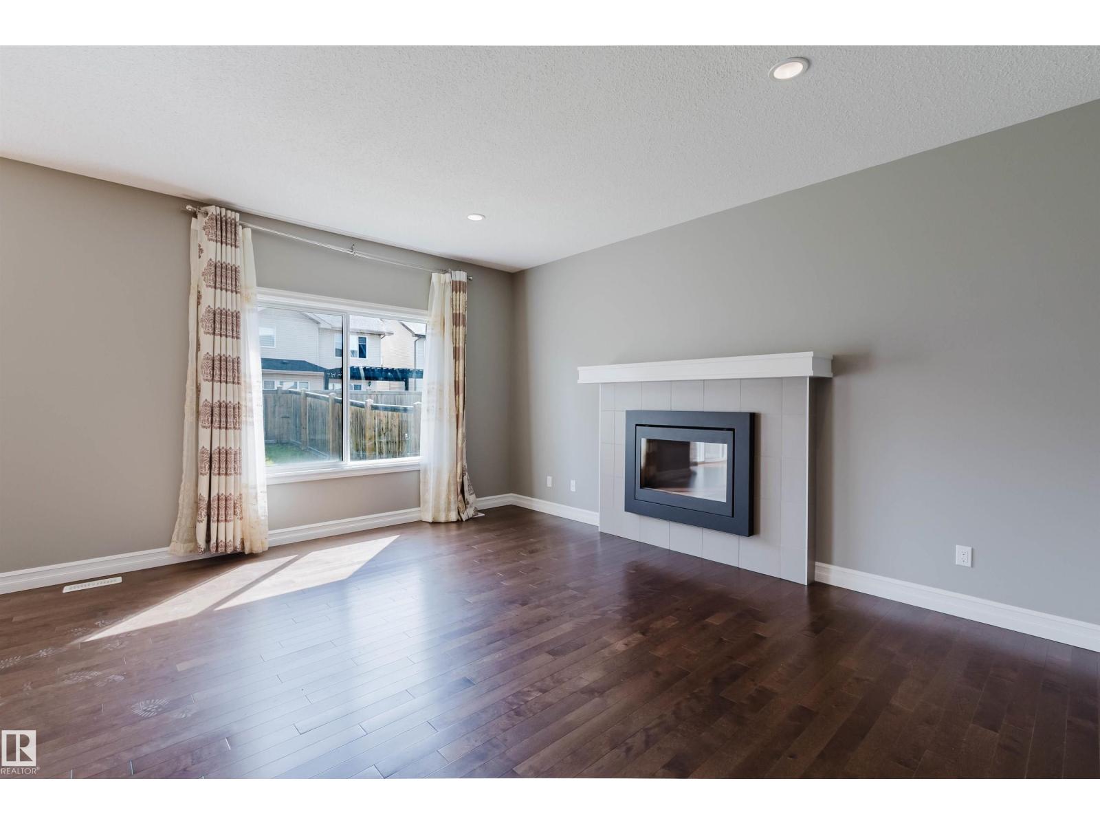 15839 10 AV SW - 5