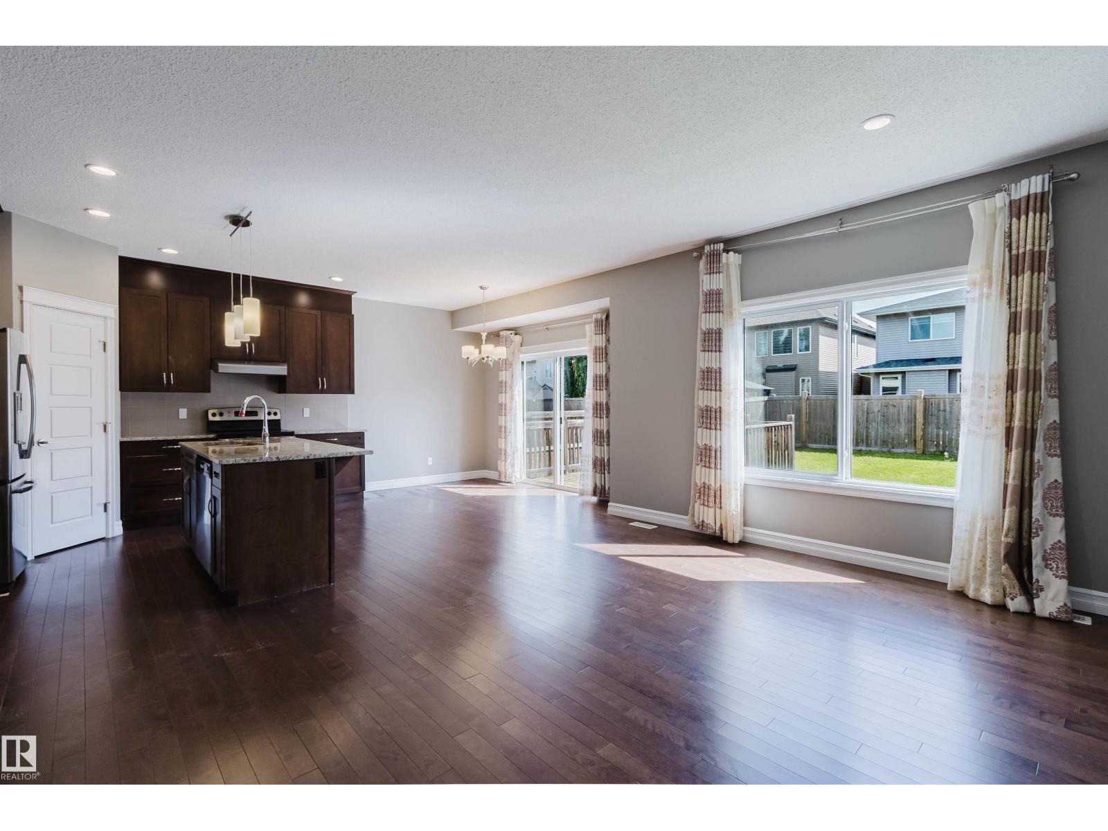 15839 10 AV SW - 8