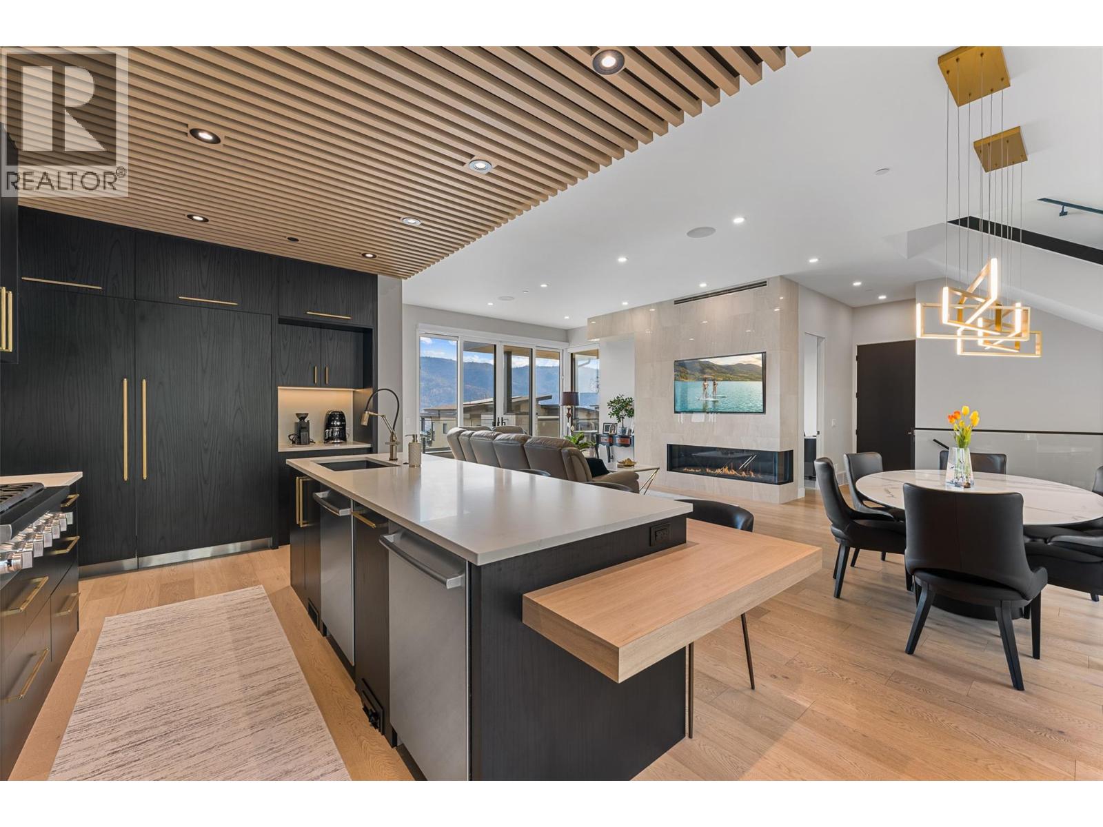 9829 Beacon Hill Crescent - Image 12